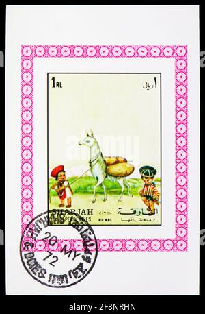 MOSKAU, RUSSLAND - 5. OKTOBER 2019: Briefmarke gedruckt in Sharjah zeigt Kinder aus Peru, Kinder verschiedener Nationen: Zeichnungsserie, um 1972 Stockfoto