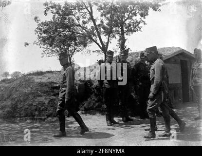 Erster Weltkrieg Josef Pomiankowski inspiziert eine Batterie der 5. Osmanischen Armee. Stockfoto
