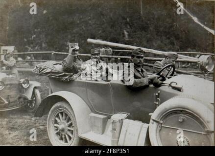 Erzherzog Karl besuchte das Kommando der dritten Division an der turbatmündung, 12.9.1916 Erzherzog Karl war ab Juni 1916 Oberkommandant eines Unterabschnitts der Ostfront und kommandierte mehrere Armeen zwischen Brody und den Karpaten. Als Teil dieses Kommandanten inspizierte Erzherzog Karl seine zugehörigen Einheiten. Stockfoto