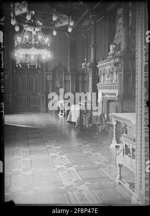 Krönung Kaiser Karl in Budapest Krönung zum König von Ungarn (Karl IV.) Die königlichen Insignien in der königlichen Burg. Stockfoto