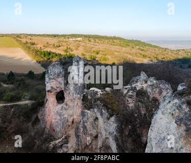 Kamelfelsen in der Nähe von Pilisborosjeno Stadt in Ungarn. Amazingh geologische Form. Berühmte Touristenattraktion in der Budapester Gegend. Stockfoto