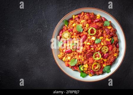 Chili con Carne, ein großer Teller des Eintopfs, Top Shot Stockfoto