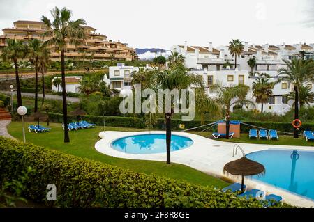 Schwimmbadbereich in den Club La Costa Resorts und Hotels in Marina del Sol, Fuengirola, Spanien. CLC World, Costa del Sol Hotel. Urlaubsresort Stockfoto