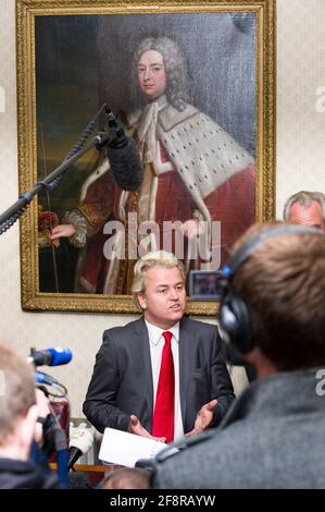 Der rechtsextreme niederländische Politiker Geert Wilders hielt während seines Besuchs in Großbritannien auf Einladung von Lord Malcolm Pearson eine Pressekonferenz ab. Geert Wilders war von der britischen Regierung die Einreise nach Großbritannien verboten worden, die sagte, seine Anwesenheit würde die öffentliche Sicherheit gefährden und zu interreligiöser Gewalt führen, aber Herr Wilders gewann eine Berufung gegen das Verbot. Geert Wilders wird in den Niederlanden wegen anti-islamischer Äußerungen strafrechtlich verfolgt. Great College Street, London, Großbritannien. 16 Okt 2009 Stockfoto