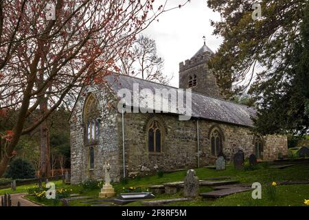 Die St. Pedrog's Church in Llanbedrog, Nordwales, kann bis ins Jahr 1254 zurückverfolgt werden, und ein Großteil der heutigen Struktur ist mittelalterlich. Stockfoto