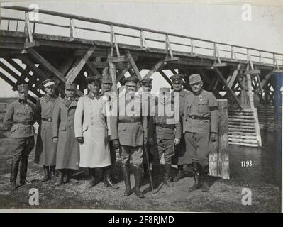 General von Linsingen posiert an der nach ihm benannten Brücke. Stockfoto