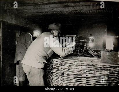Masch. Kürzer an der I / 89 Baon in der Dauerstellung westlich Zornizcze. Aufgenommen am 9. November 1915. Stockfoto