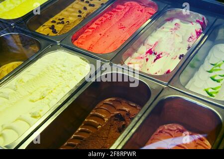 Verschiedene Eiscreme in der Eisdiele Stockfoto