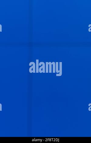 Abstrakter blauer geometrischer Hintergrund mit Linien ohne Fokus Stockfoto