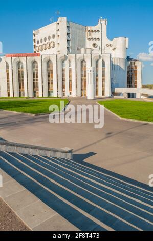 VELIKY NOWGOROD, RUSSLAND - 3. MAI 2016. Nowgorod Academic Drama Theatre benannt nach Fjodor Dostojewski in Weliki Nowgorod, Russland - Blick auf die Stadt Stockfoto