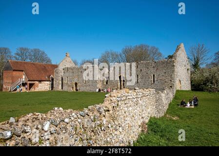 Bishop's Waltham, Winchester, Hampshire, England, Großbritannien. 2021. Die Hauptruine des Bishop's Waltham Palace, in der Nähe von Winchester, Großbritannien. Stockfoto