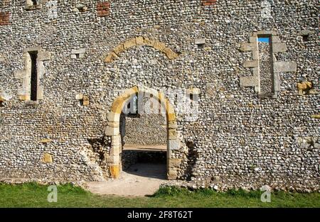 Bishop's Waltham, Winchester, Hampshire, England, Großbritannien. 2021. Die Hauptruine des Bishop's Waltham Palace, in der Nähe von Winchester, Großbritannien. Stockfoto