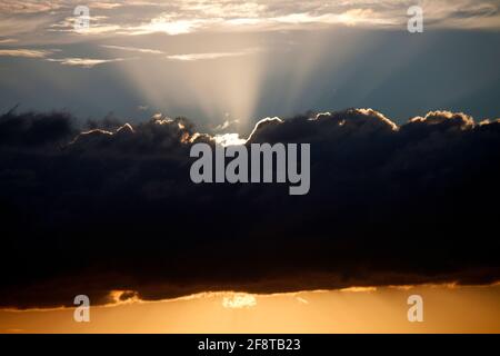 Impressionen: Wolken, Himmel, Sonnenuntergang, Usedom (nur für redaktionelle Verwendung. Keine Werbung. Referenzdatenbank: http://www.360-berlin.de. Stockfoto