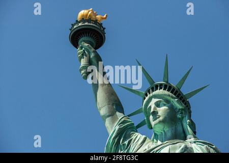 Freiheitsstatue National ist eine kolossale neoklassische Skulptur auf Liberty Island im New York Harbour im New York CityMonument Stockfoto