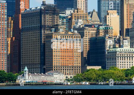 Blick auf die Stadt auf die Gebäude am Battery Park in Lower Manhattan Finanzdistrikt New York Stockfoto