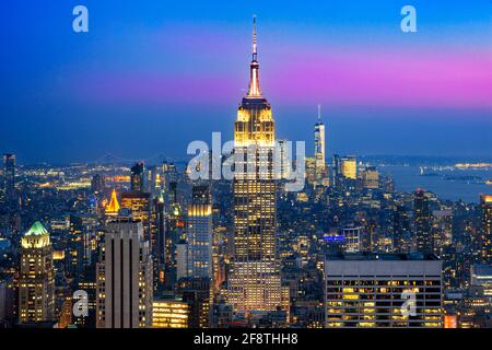Empire State Building und Skyline von Midtown Manhattan New York USA Aufnahme vom Top of the Rock Observatory. Empire State Building von nach Stockfoto