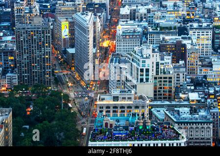 Luftaufnahmen des Flatiron-Gebäudes und des Flatiron-Bezirks und der 230 Fifth Roof Top vom Empire State Building New York. 230 FÜNFTEL, Dachbalken auf der Fünftel Stockfoto