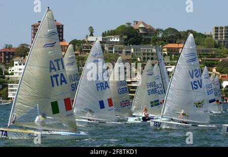 olympische Spiele in Sydney, 2000. SEPTEMBER 2000. HERREN FINN KLASSE BRITE IAIN PERCY GOLDMEDAILLE START DES RENNENS Stockfoto