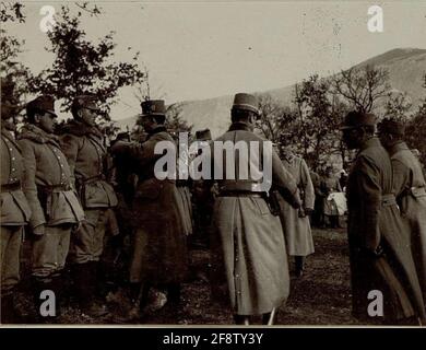 Erzherzog Karl besuchte am 16.1.1916 die Isonzofront bei Sempas (Schönpass) und Dornberk (Dornberg), um Dekorationen zu machen. Stockfoto