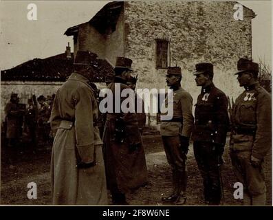 Erzherzog Karl besuchte am 16.1.1916 die Isonzofront in Sempas (Schönpass) und Dornberk (Dornberg), um den Thron des Kommandanten des 16. Korps, Piltheader Wenzel Freiherr von Wurm, zu schmücken Stockfoto