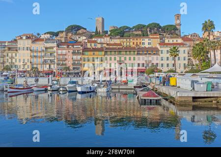 Cannes, Frankreich - 1. Februar 2016: Festmachen von Booten im Hafen von Calm Water Marina in Cannes, Frankreich. Stockfoto