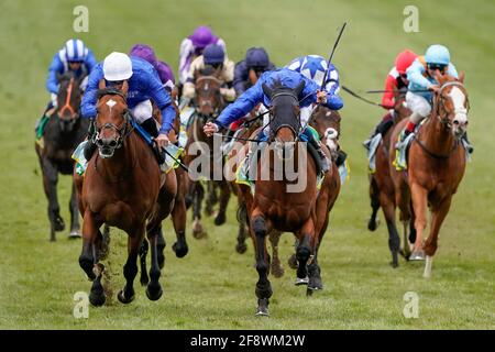 Master of the Seas mit William Buick (vorne rechts) gewinnt die bet365 Craven Stakes auf der Newmarket Racecourse. Bilddatum: Donnerstag, 15. April 2021. Stockfoto