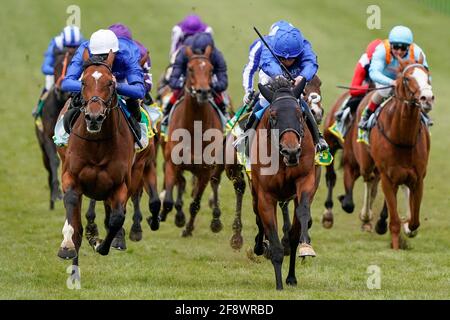 Master of the Seas mit William Buick (vorne rechts) gewinnt die bet365 Craven Stakes auf der Newmarket Racecourse. Bilddatum: Donnerstag, 15. April 2021. Stockfoto