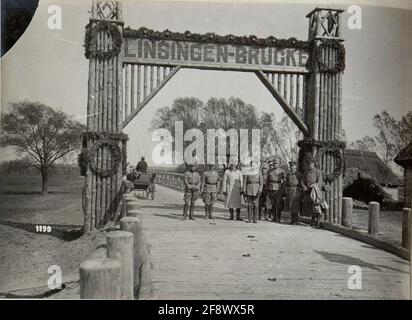 General von Linsingen posiert an der nach ihm benannten Brücke. Stockfoto