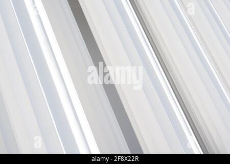 Spaltenhintergrund. Hohe Säulen an der Gebäudefassade. Gebäude mit Säulen. Stockfoto