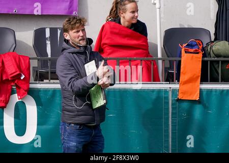 Amstelveen, Niederlande. April 2021. AMSTELVEEN, NIEDERLANDE - 15. APRIL: Trainer Robert Tigges aus Amsterdam während des Hockeymatches der Frauen Hoofdklasse zwischen Amsterdam und Den Bosch am 15. April 2021 im Wagener Stadion in Amstelveen, Niederlande (Foto von Jeroen Meuwsen/Orange Picics) Credit: Orange Pics BV/Alamy Live News Stockfoto