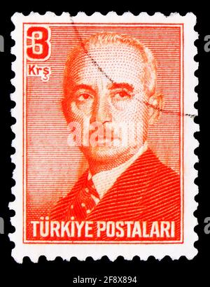 MOSKAU, RUSSLAND - 1. OKTOBER 2019: In der Türkei gedruckte Briefmarke zeigt Ismet Inonu (1884-1973), endgültige Briefmarkenserie, um 1948 Stockfoto