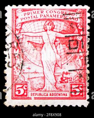 MOSKAU, RUSSLAND - 1. OKTOBER 2019: Die in Argentinien gedruckte Briefmarke zeigt Allegory - 'Buenos Aires+August 1921', Panamerikanische Postkongress-Serie, c Stockfoto