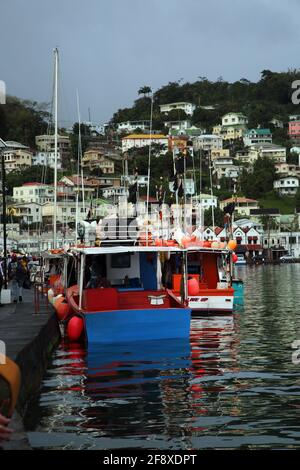 St. George's Grenada Fischerboote auf der Carenage Stockfoto