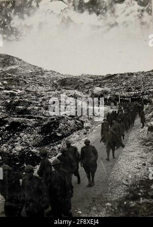 Entfernung Gefangener Italiener von Ortigara Cima Dodici. Stockfoto