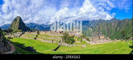 Zitadelle in den Bergen, Machu Pichu, Huayna Picchu, Peru Stockfoto