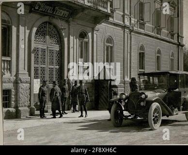 Ankunft Sr. Excellence Feldmarschall Conrad Frh.V.hötzendorf, Trient beim 11. Armeekommando. Stockfoto