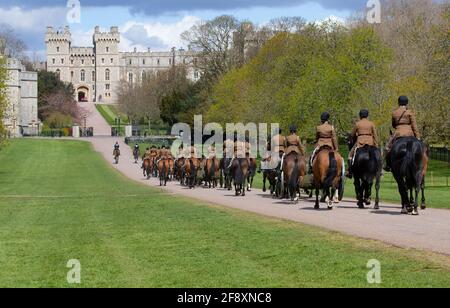 Windsor, Großbritannien. April 2021. Eine Generalprobe im Schloss Windsor für die Beerdigung des verstorbenen Prinzen Philip, Herzog von Edinburgh. Die Beerdigung findet am Samstag, dem 17. April, um 15:00 Uhr in der St. George's Chapel, Windsor, statt. Nur 30 Gäste werden teilnehmen. Generalprobe für das Begräbnis des Duke of Edinburgh Credit: Mark Thomas/Alamy Live News Stockfoto