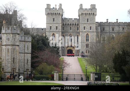 Windsor, Großbritannien. April 2021. Eine Generalprobe im Schloss Windsor für die Beerdigung des verstorbenen Prinzen Philip, Herzog von Edinburgh. Die Beerdigung findet am Samstag, dem 17. April, um 15:00 Uhr in der St. George's Chapel, Windsor, statt. Nur 30 Gäste werden teilnehmen. Generalprobe für das Begräbnis des Duke of Edinburgh Credit: Mark Thomas/Alamy Live News Stockfoto