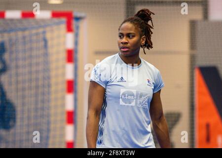 Creteil, Frankreich. April 2021. Coralie Lassource aus Frankreich reagiert während des Trainings der französischen Frauen-Handballmannschaft am 15. April 2021 im La Maison du Handball in Creteil, Frankreich - Foto Antoine Massinon/A2M Sport Consulting/DPPI Credit: DPPI Media/Alamy Live News Stockfoto