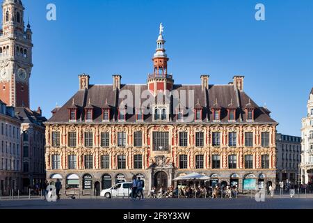 Lille, Frankreich - Juni 22 2020: Die alte Börse (Vieille Bourse) ist das ehemalige Gebäude der Industrie- und Handelskammer von Lille. Stockfoto