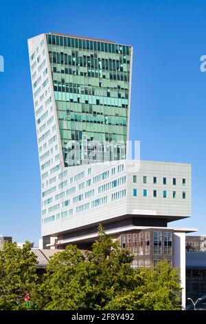 Lille, Frankreich - Juni 22 2020: Der Lille Tower (französisch: Tour de Lille) ist ein Büroturm im Geschäftsviertel Euralille. Stockfoto