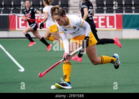 Amstelveen, Niederlande. April 2021. AMSTELVEEN, NIEDERLANDE - 15. APRIL: Pien Sanders of Den Bosch während des Hockeymatches der Frauen Hoofdklasse zwischen Amsterdam und Den Bosch im Wagener Stadion am 15. April 2021 in Amstelveen, Niederlande (Foto von Jeroen Meuwsen/Orange Picics) Credit: Orange Pics BV/Alamy Live News Stockfoto