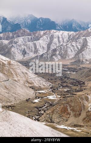 Indus-Tal, gefrorene Straße, Chang La, Ladakh, Jammu und Kaschmir, Indien Stockfoto