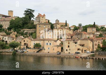 Dorf puy-l'Évêque und Fluss Lot (frankreich) Stockfoto