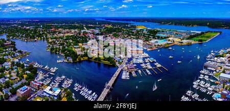 Luftaufnahme der Stadt mit Fluss und Yachthäfen, Annapolis, Maryland, USA Stockfoto