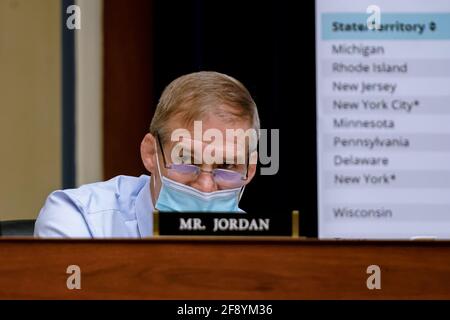 Washington, Vereinigte Staaten Von Amerika. April 2021. Der US-Repräsentant Jim Jordan (Republikaner von Ohio) nimmt am Donnerstag, dem 15. April 2021, am Unterausschuss des Repräsentantenhauses zur Anhörung der Coronavirus-Krise auf dem Capitol Hill in Washington Teil. Quelle: AMR Alfiky/Pool via CNP, weltweite Nutzung Quelle: dpa/Alamy Live News Stockfoto