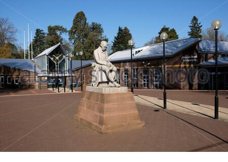 James Watt schottischer Erfinder, Skulptur vor dem Haupteingang des Heriot-Watt University Campus, Edinburgh Campus, Riccarton, Edinburgh, Schottland Stockfoto