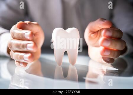 Zahnarztversicherung Und Zahnheilkunde Emaille Schutz Stockfoto