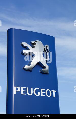 Skanderborg, Dänemark - 6. September 2015: Peugeot ist eine französische Automobilmarke, die zur PSA Peugeot-Gruppe gehört und 1810 gegründet wurde Stockfoto