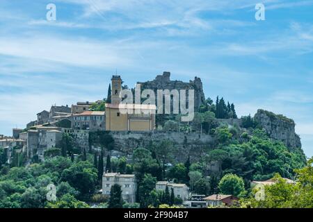 Kirche Unsere Liebe Frau von Himmelfahrt wurde von einem italienischen Architekten Spinelli zwischen 1764 und 1778 in Eze gebaut. Eze ist ein kleines altes Dorf in Alpes-Maritimes d Stockfoto